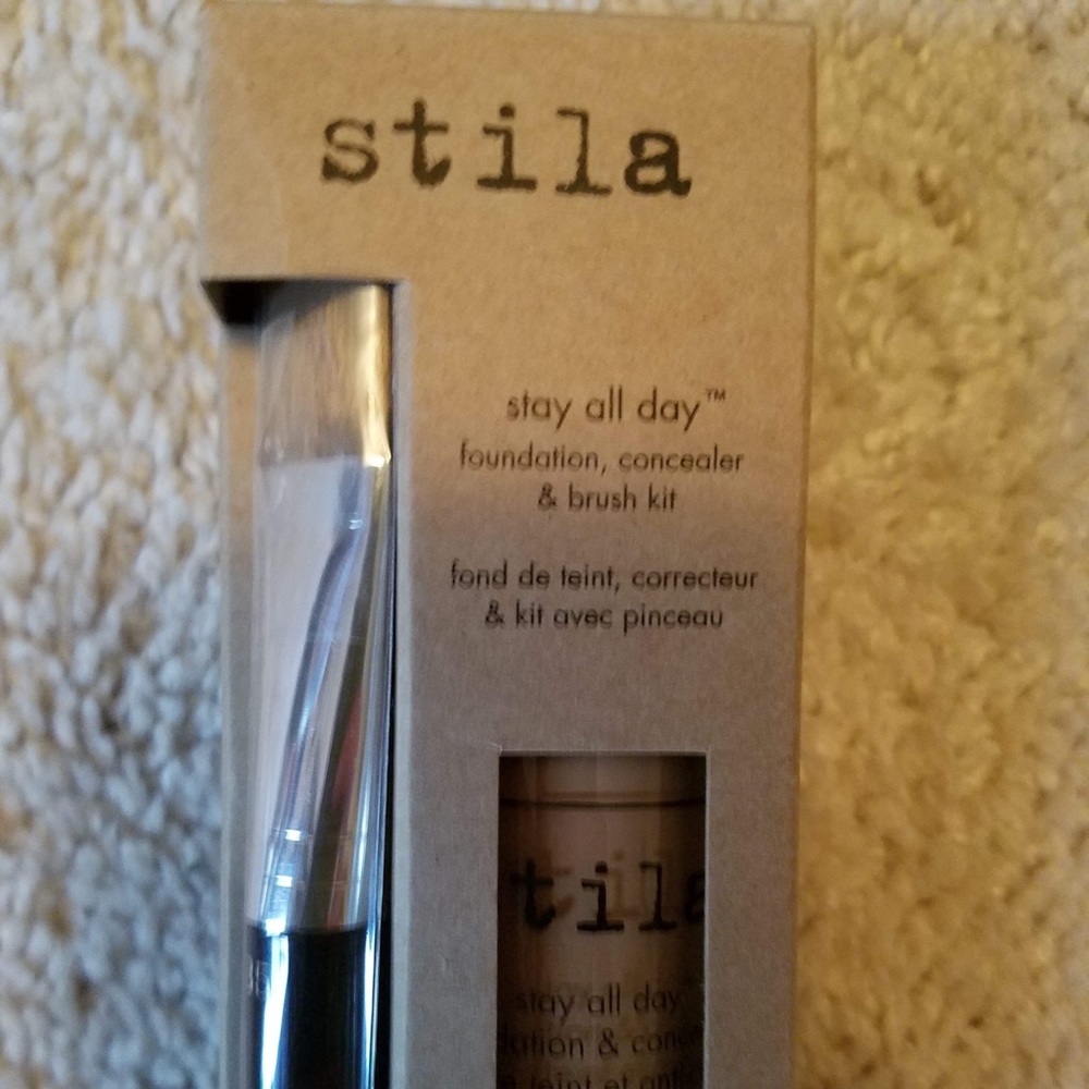 Foundation, concealer and brush kit - Picture 1 of 5